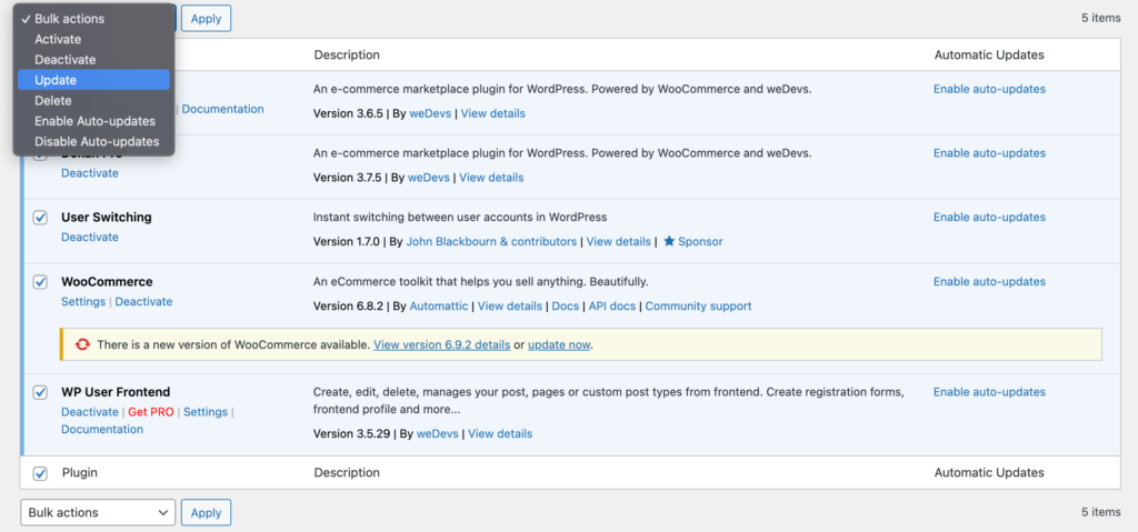 A screenshot of how to update plugins in a bulk by choosing the Bulk Update option